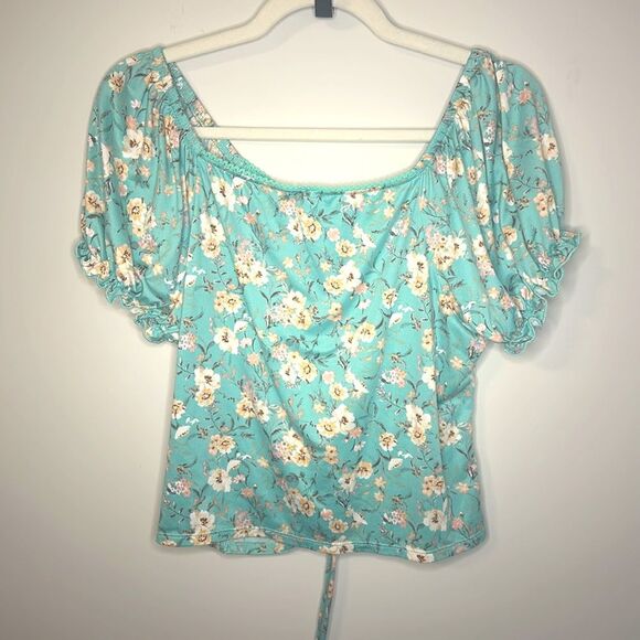 Floral Crop Top with Fitted Sleeves and Pull/Cinching in the Front XL - Picture 5 of 5